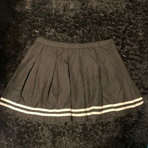 Hot topic black & white striped pleated skirt